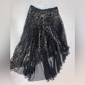 Asymmetrical high low pleaded leopard print silky skirt